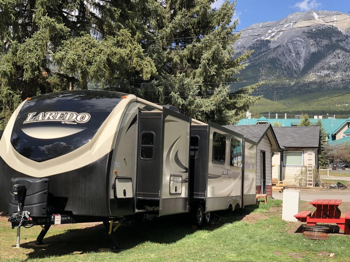 فندق كانمورفي  Rundle Mountain Rv Park المظهر الخارجي الصورة