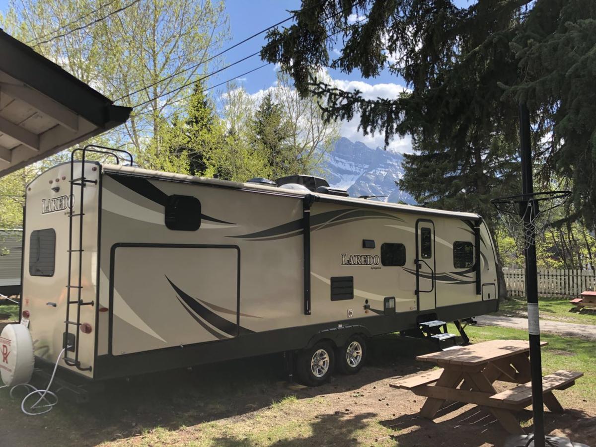 فندق كانمورفي  Rundle Mountain Rv Park المظهر الخارجي الصورة
