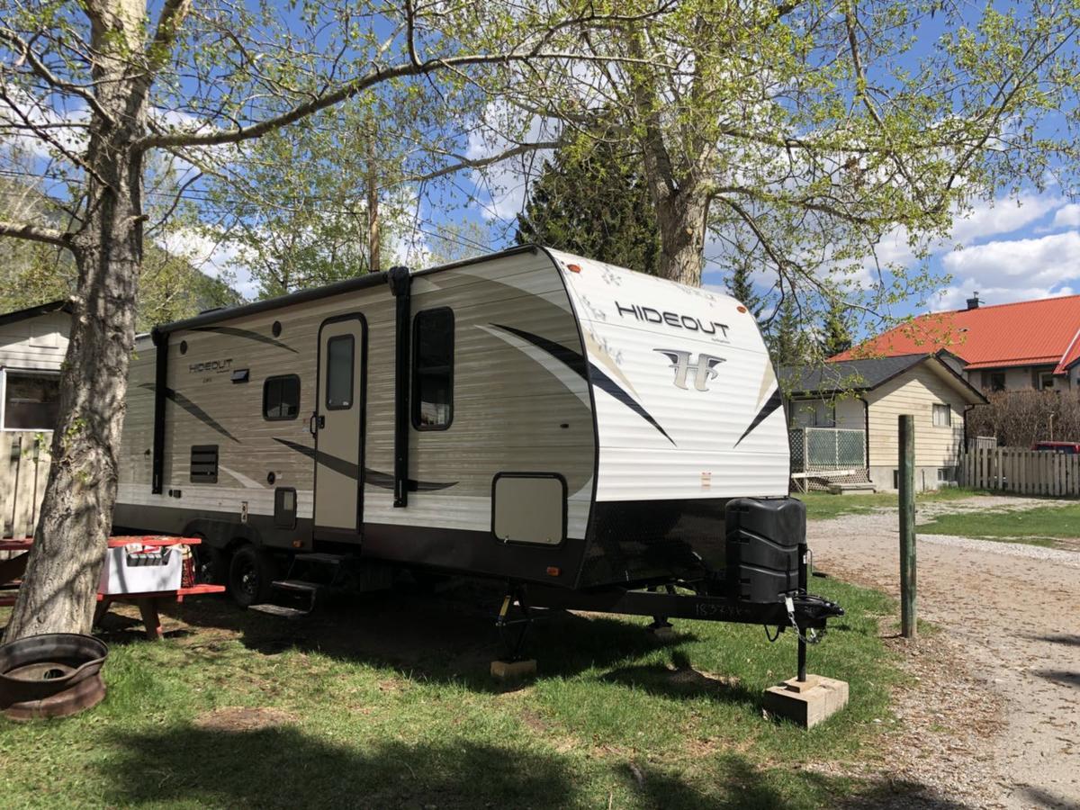 فندق كانمورفي  Rundle Mountain Rv Park المظهر الخارجي الصورة