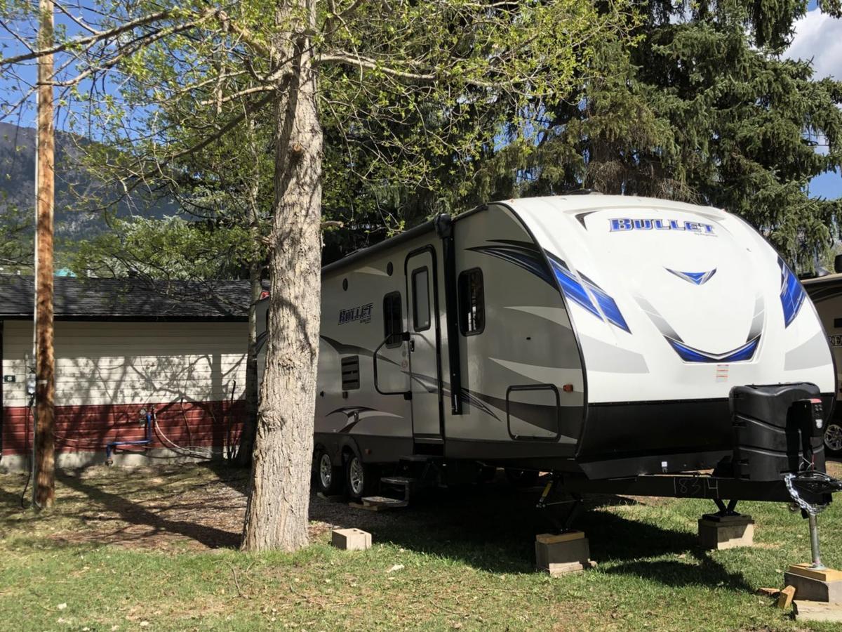 فندق كانمورفي  Rundle Mountain Rv Park المظهر الخارجي الصورة