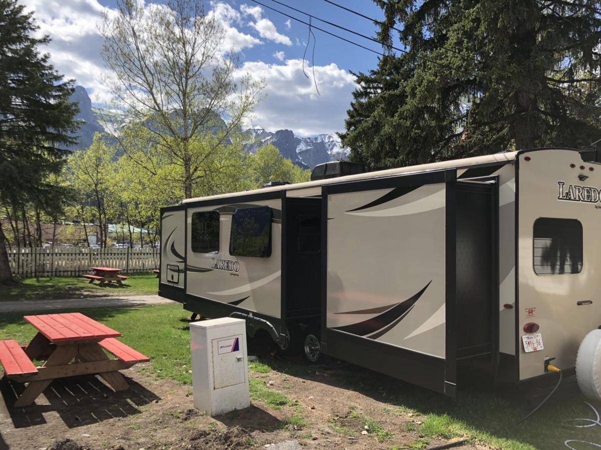 فندق كانمورفي  Rundle Mountain Rv Park المظهر الخارجي الصورة